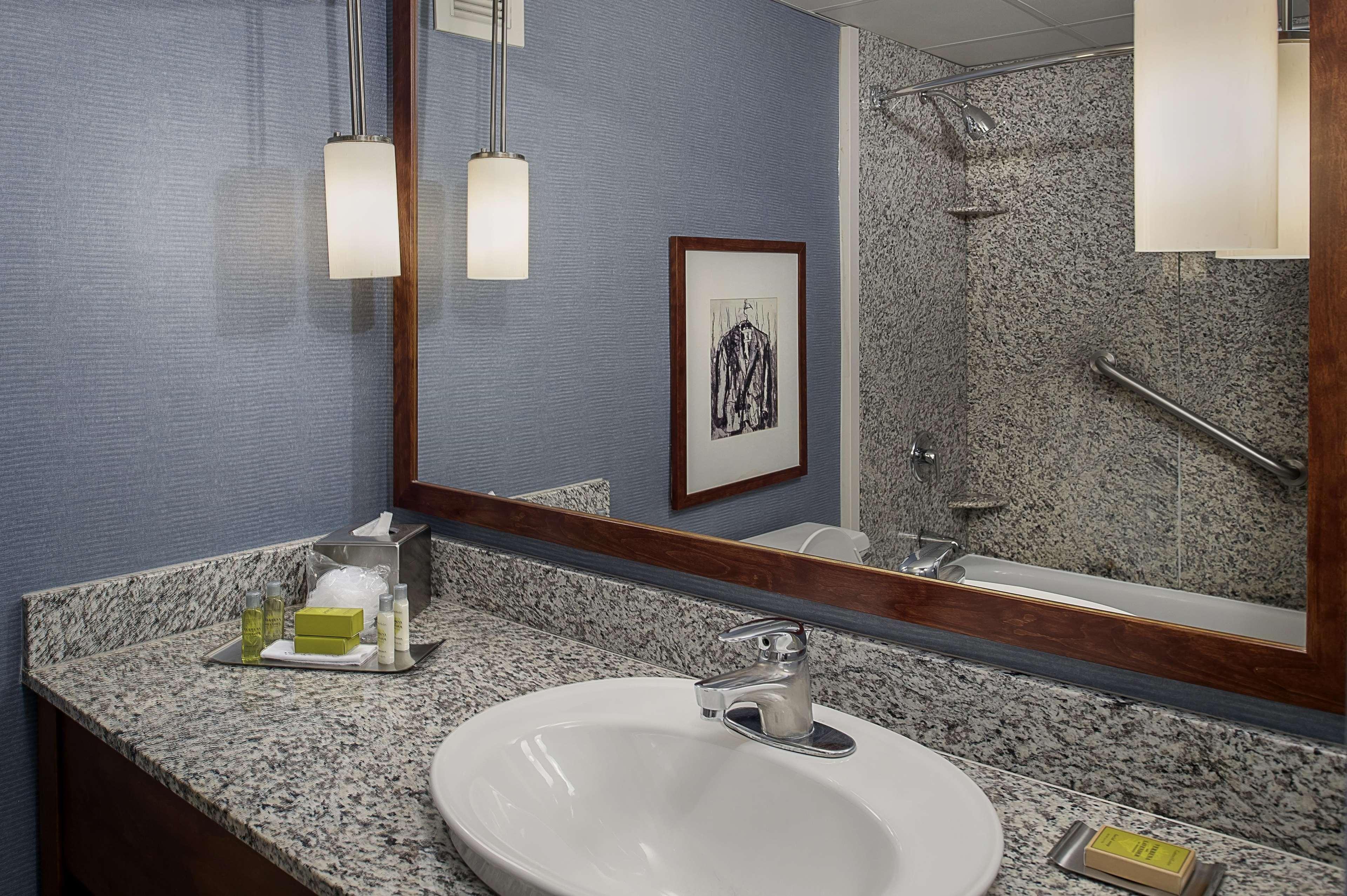Doubletree By Hilton St. Louis At Westport Hotel Maryland Heights Buitenkant foto