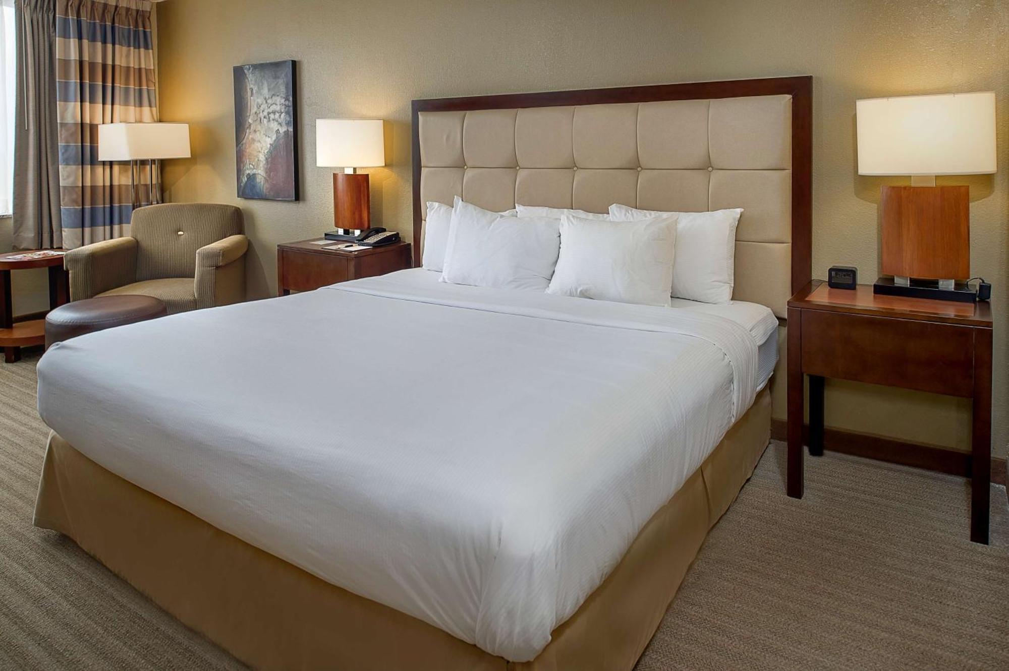 Doubletree By Hilton St. Louis At Westport Hotel Maryland Heights Buitenkant foto